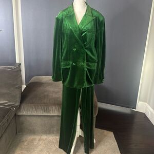 Women’s Green Double Breasted Velvet 2 Piece Pant Suit Peak Lapel Size XL NWOT
